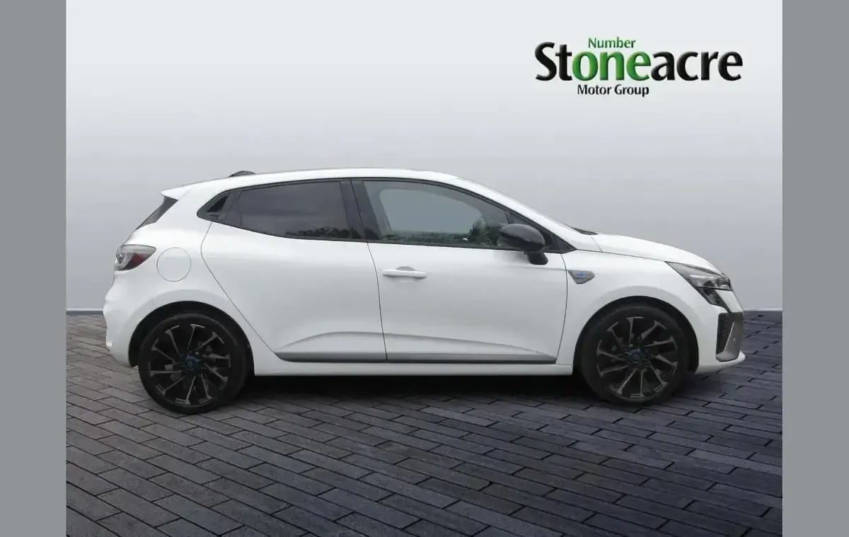 Used Renault Clio Esprit Alpine 88 HP (64 kW) 2024 White Hatchback