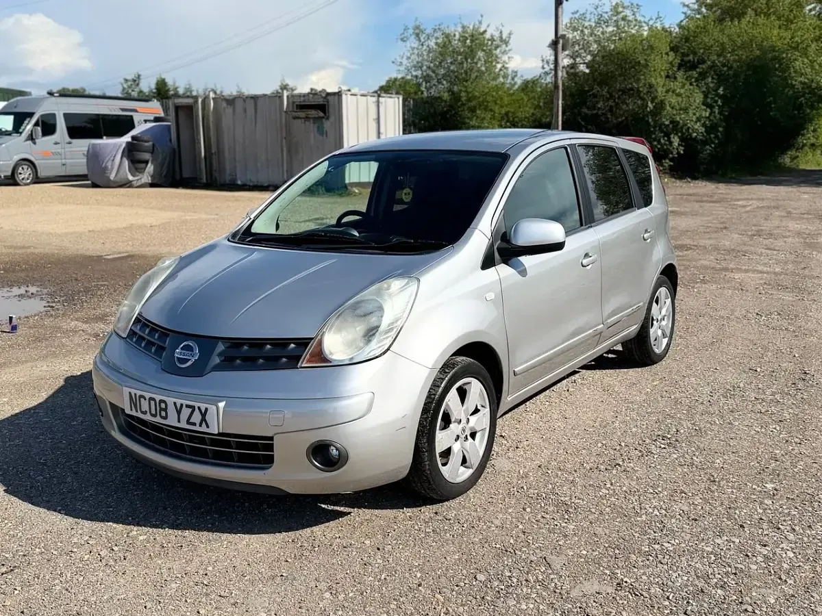 Begagnad Nissan Note Tekna 110 HK (80 kW) 2008 Silver Halvkombi