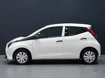 Used Toyota Aygo 72 HP (52 kW) 2019 White Hatchback