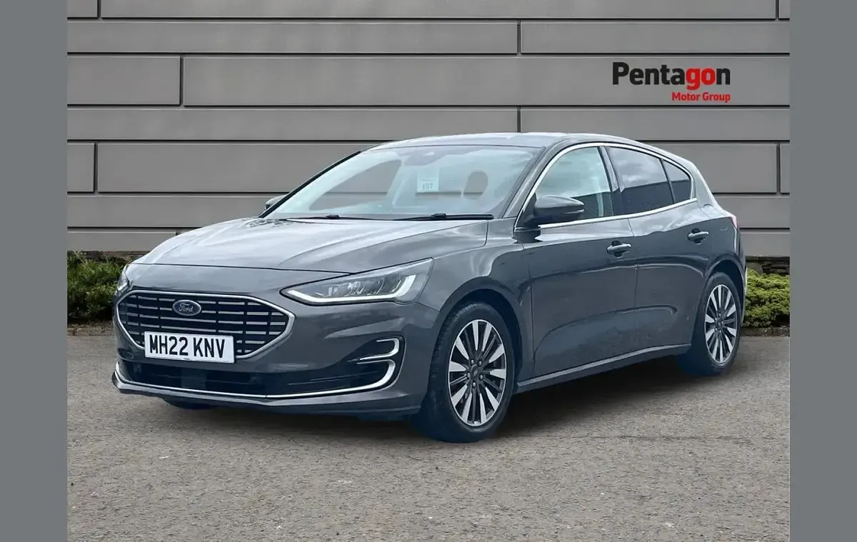 Used Ford Focus Titanium 123 HP (90 kW) 2022 Grey Hatchback