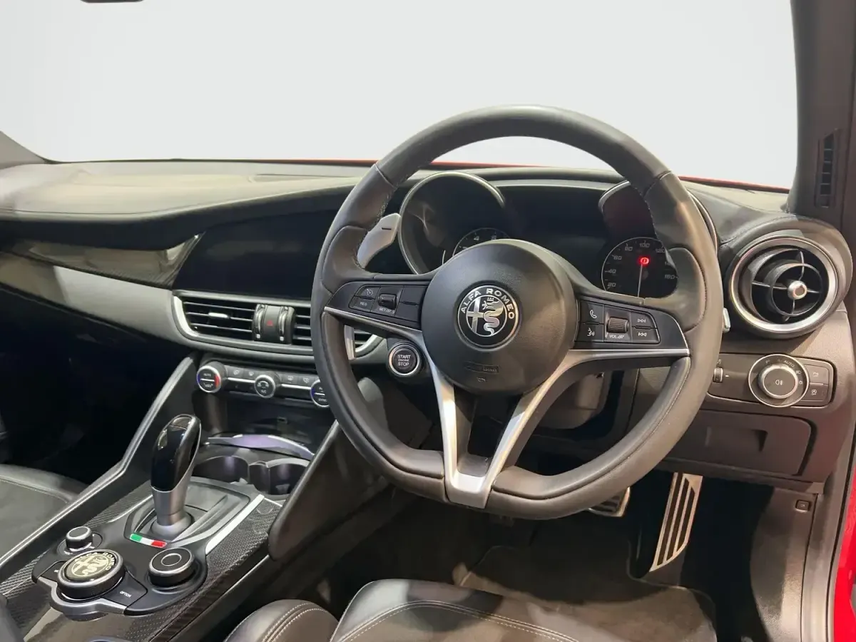 Used Alfa Romeo Giulia Ti 320 HP (235 kW) 2020 Red Sedan