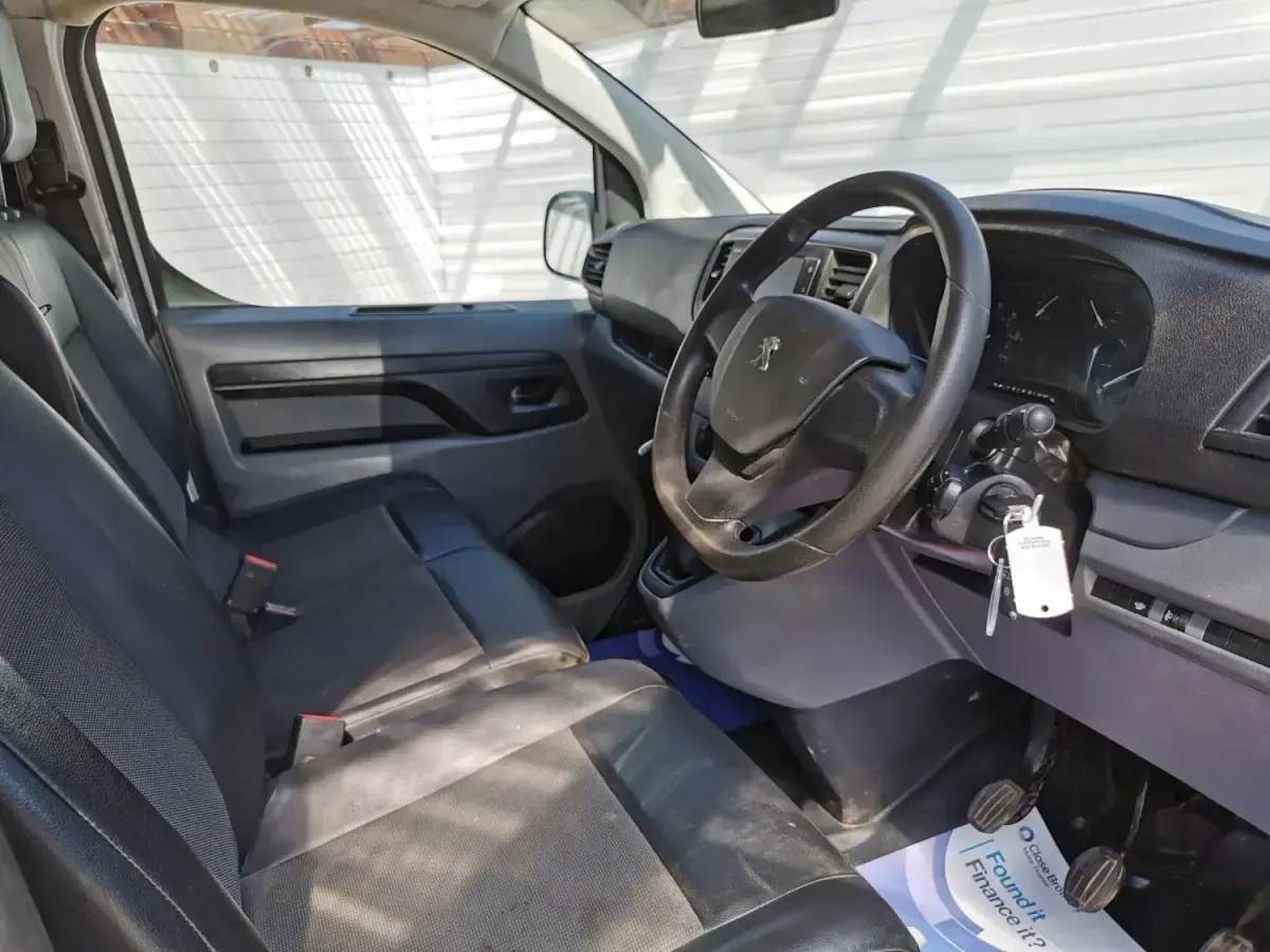 Second-hand Peugeot Expert 2021 Alb Van