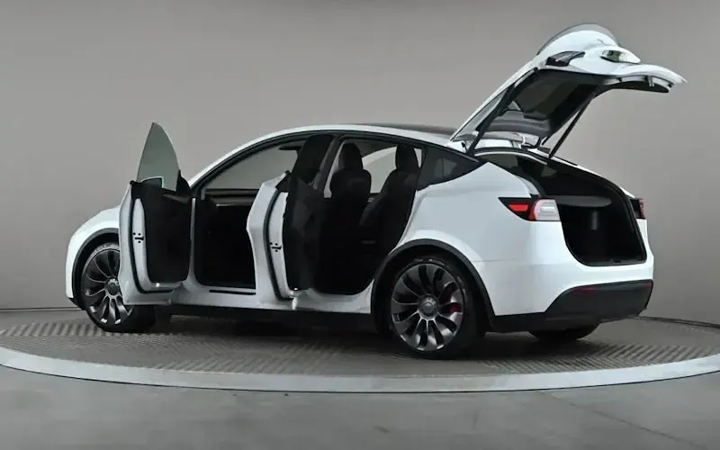 Used Tesla Model Y Performance 392 kW (534 HP) 2023 White SUV