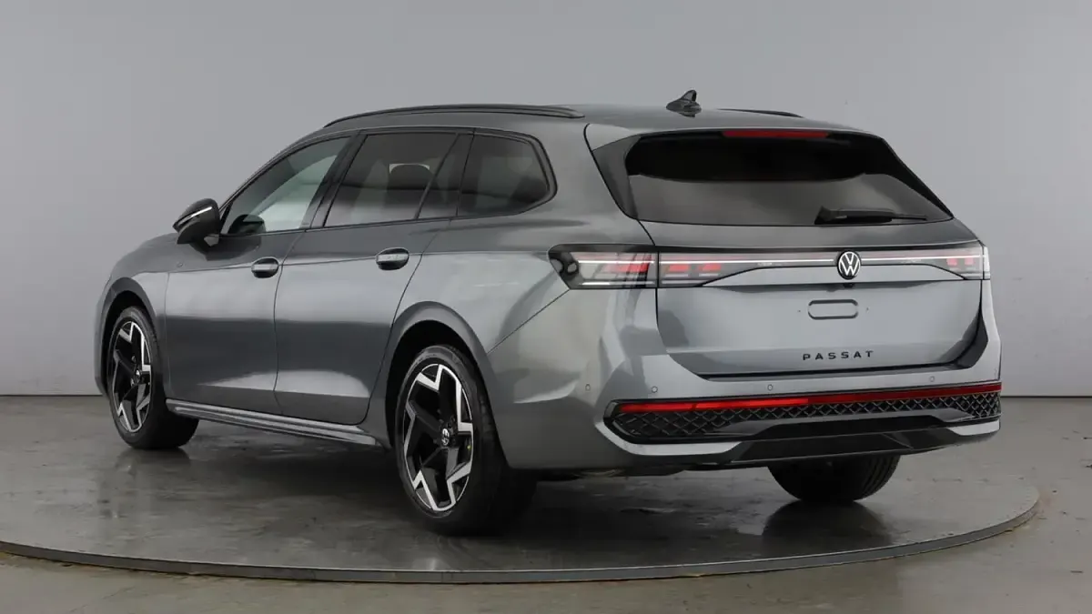 Used VW Passat R-line 150 HP (110 kW) 2026 Diabase grey metallic Estate