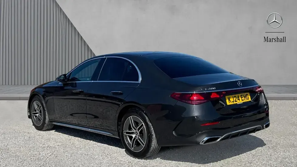 Usado Mercedes E200 AMG line 204 CV (150 kW) 2024 Gris