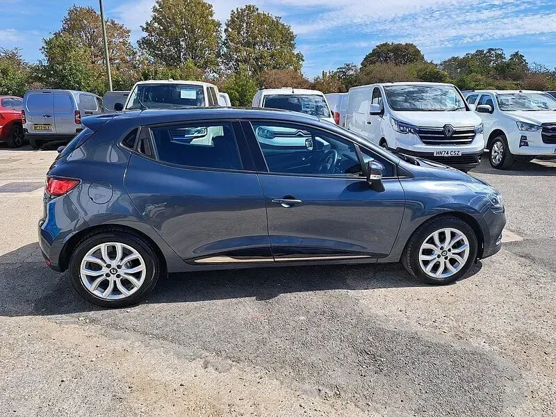 Used Renault Clio Dynamique 88 HP (64 kW) 2018 Grey Hatchback