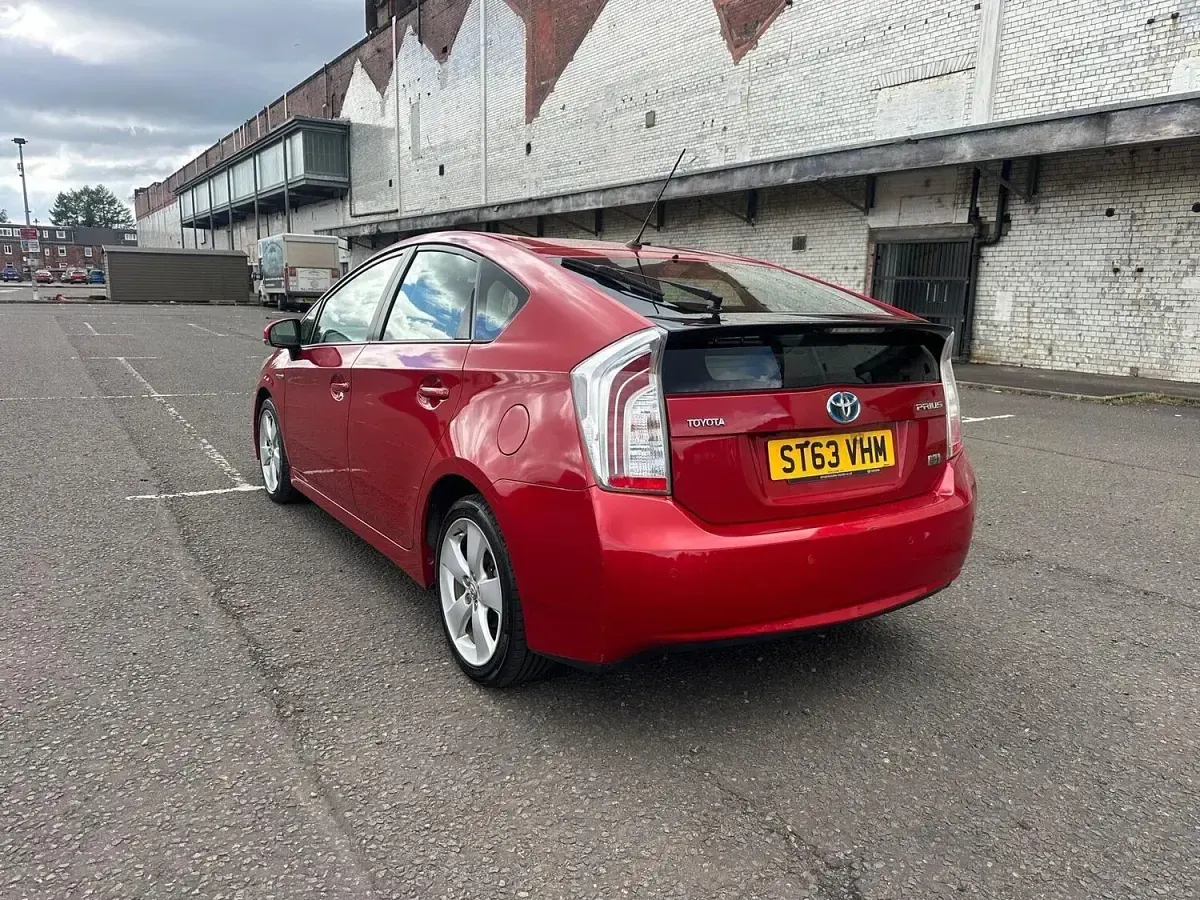 Used Toyota Prius T4 2014 Red Hatchback