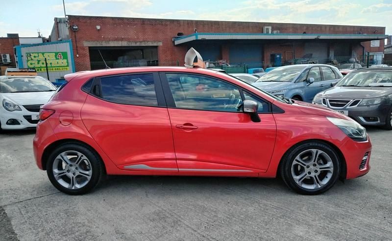 Used Renault Clio IV Dynamique 90 HP (66 kW) 2015 Red Hatchback