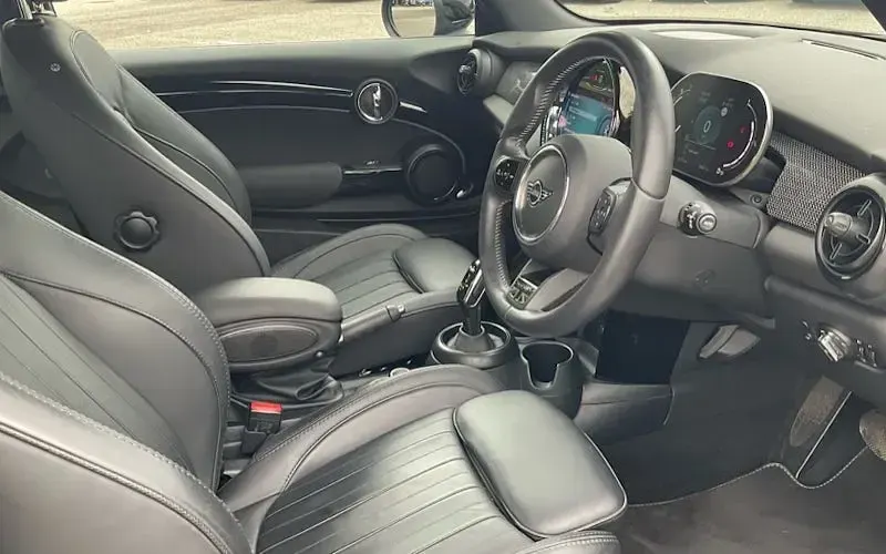 Used Mini Cooper Exclusive 136 HP (100 kW) 2024 Green Hatchback