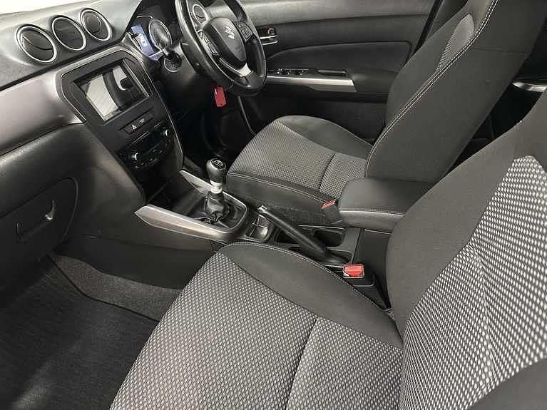 Used Suzuki Vitara SZ-T 129 HP (94 kW) 2022 White SUV