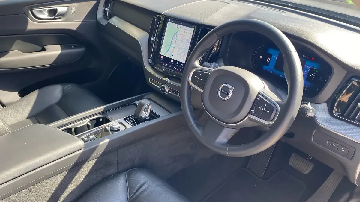 Used Volvo XC60 Core 350 HP (257 kW) 2023 Blue SUV
