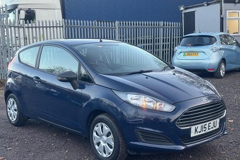 Used Ford Fiesta Studio 82 HP (60 kW) 2015 Blue Hatchback