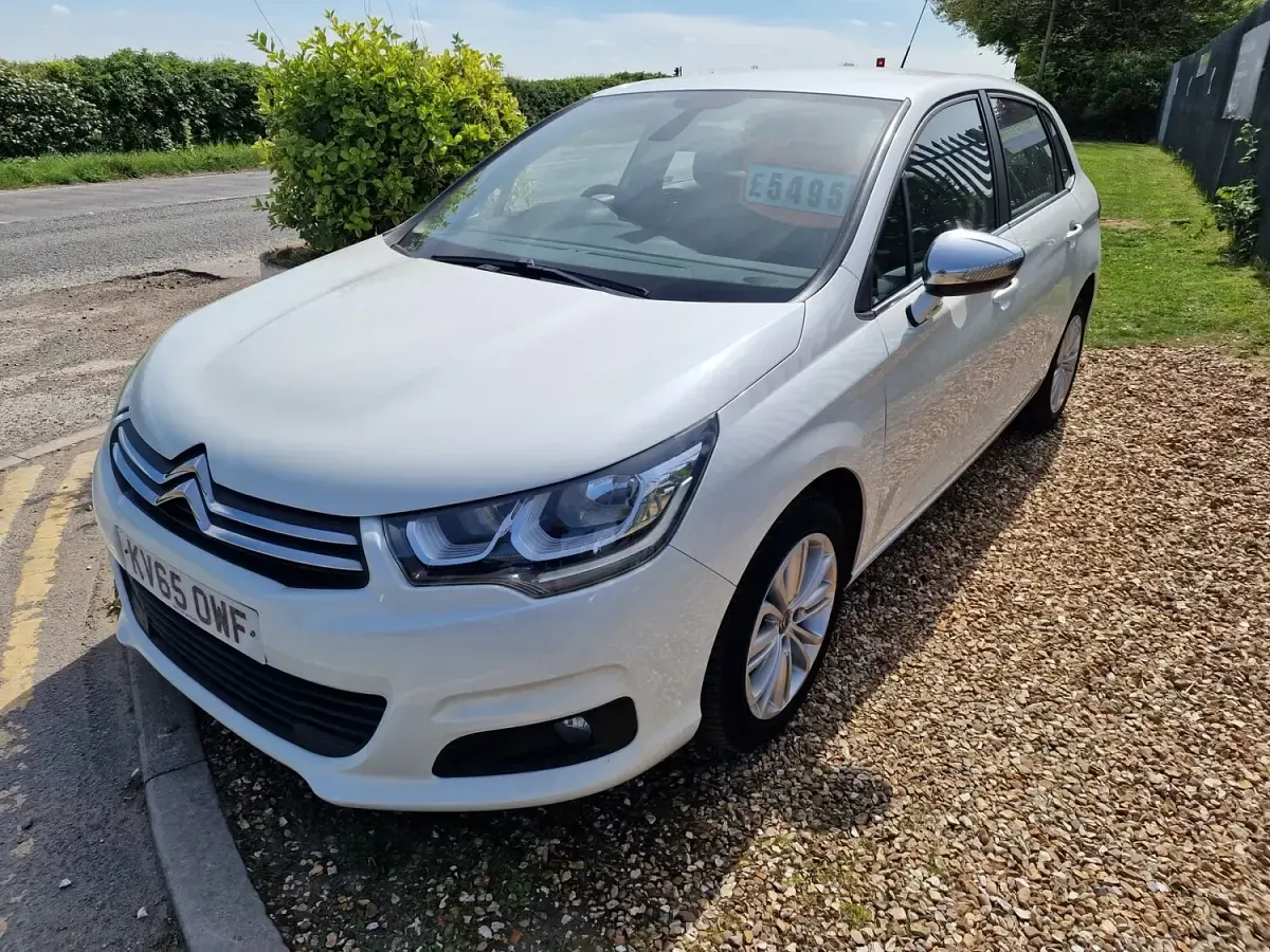 Used Citroën C4 Flair 2015 White Hatchback