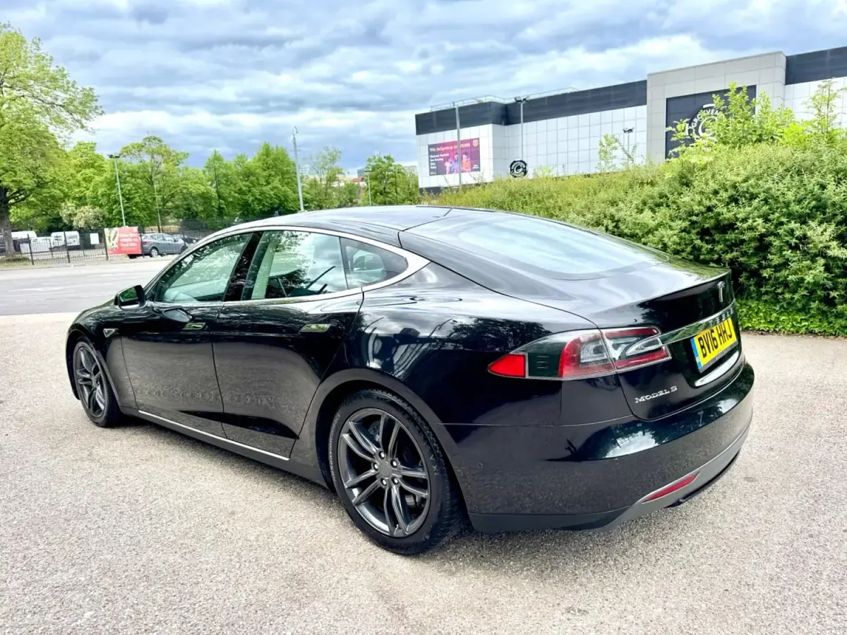 Używany Tesla Model S 314 kW (428 KM) 2016 Czarny Hatchback