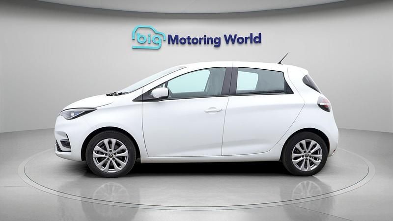 Used Renault Zoe Version S 100 kW (136 HP) 2022 White Hatchback