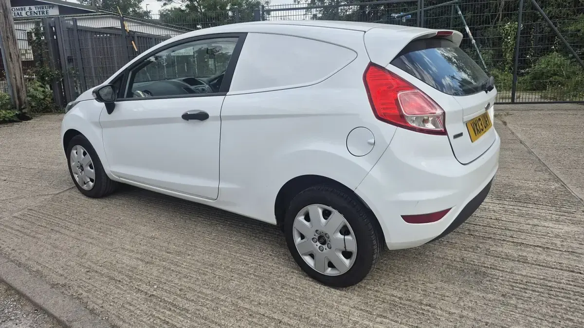 Used Ford Fiesta 75 HP (55 kW) 2013 White Van