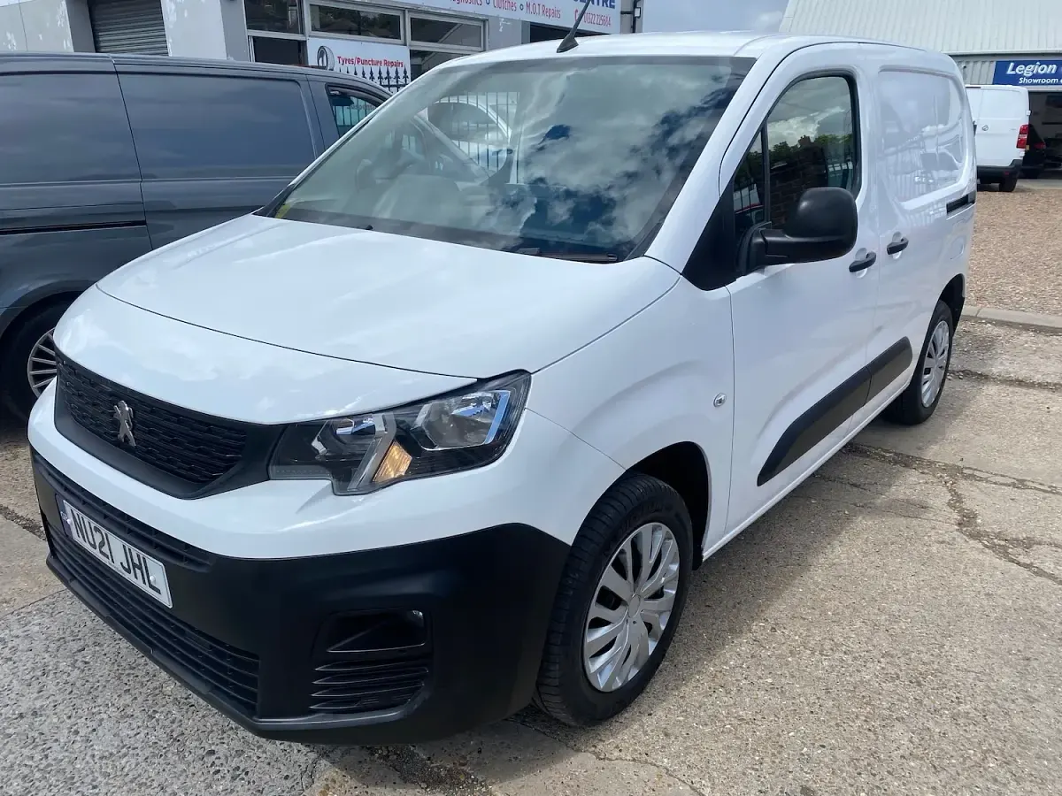Used Peugeot Partner 131 HP (96 kW) 2021 White MPV