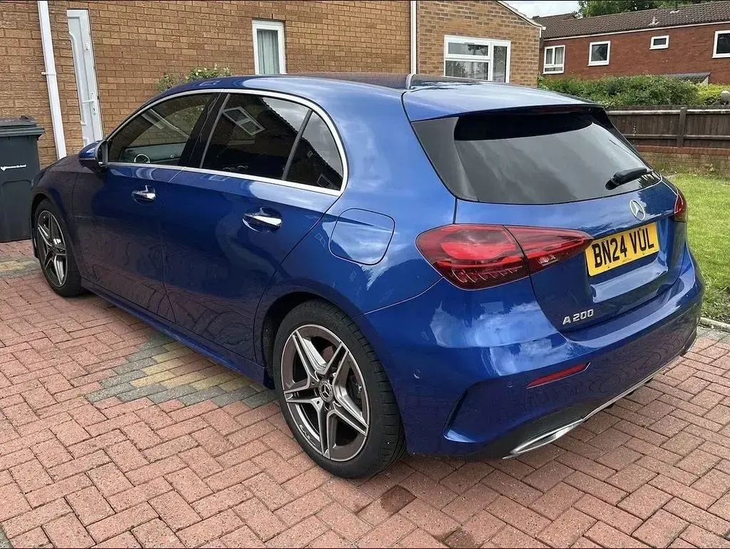 Begagnad Mercedes A200 Executive 163 HK (119 kW) 2024 Blå Halvkombi
