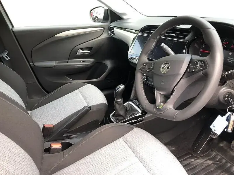 Second-hand Vauxhall Corsa Design Edition 2023 Gri Hatchback