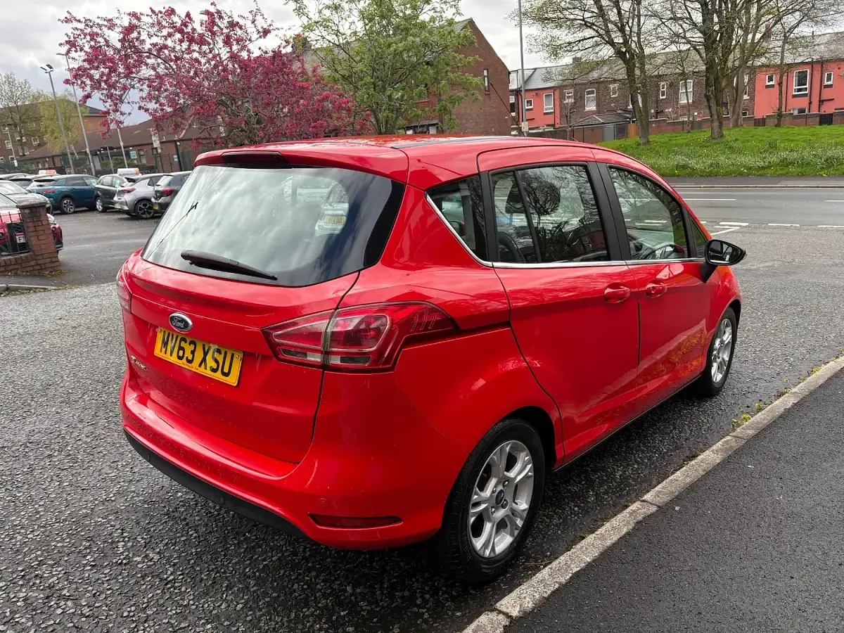 Used Ford B-MAX Zetec 105 HP (77 kW) 2013 Red MPV