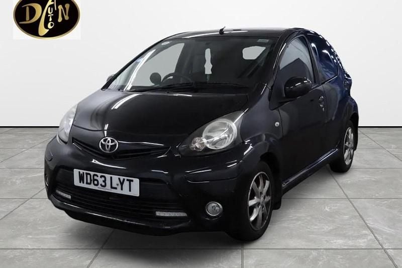 Begagnad Toyota Aygo 68 HK (50 kW) 2014 Svart Halvkombi