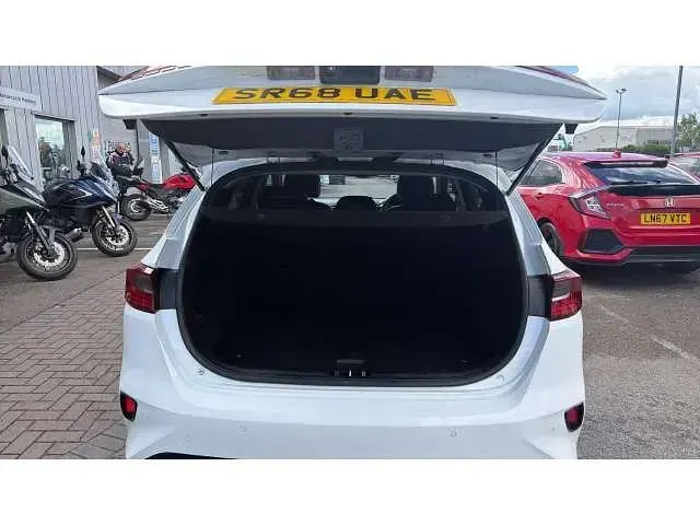 Used Kia Ceed 118 HP (86 kW) 2019 White Hatchback