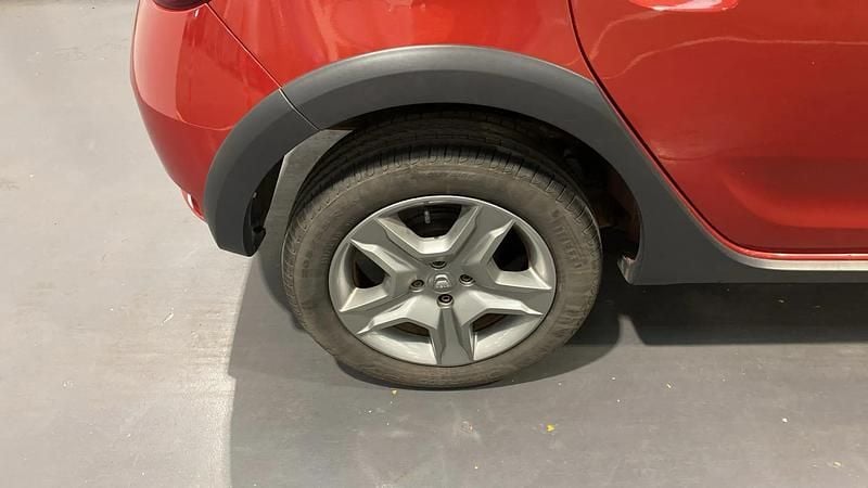 Used Dacia Sandero Ambiance 90 HP (66 kW) 2017 Red Hatchback