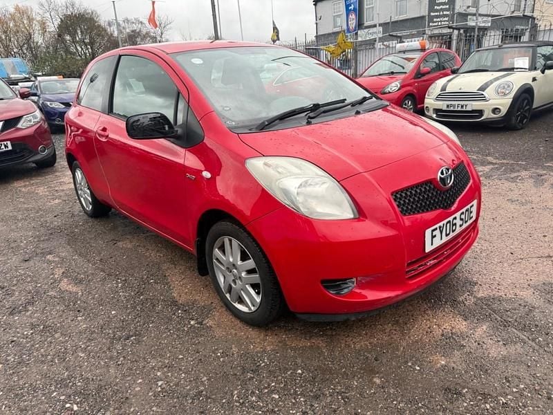 Used Toyota Yaris T3 88 HP (64 kW) 2006 Red Hatchback