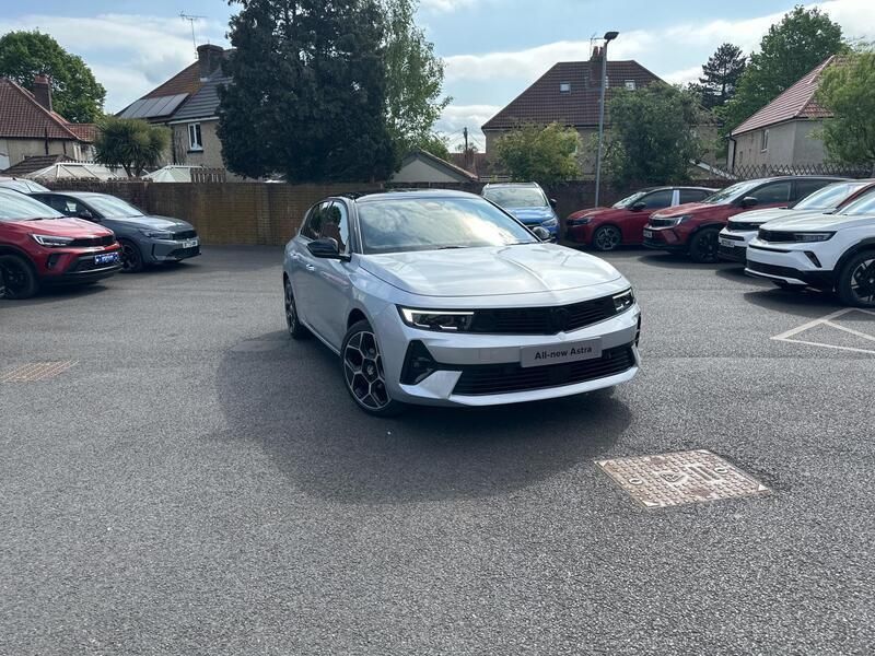 Crystal silver New 2025 Vauxhall Astra Ultimate | £32,594 (Expensive) - Image 1/4