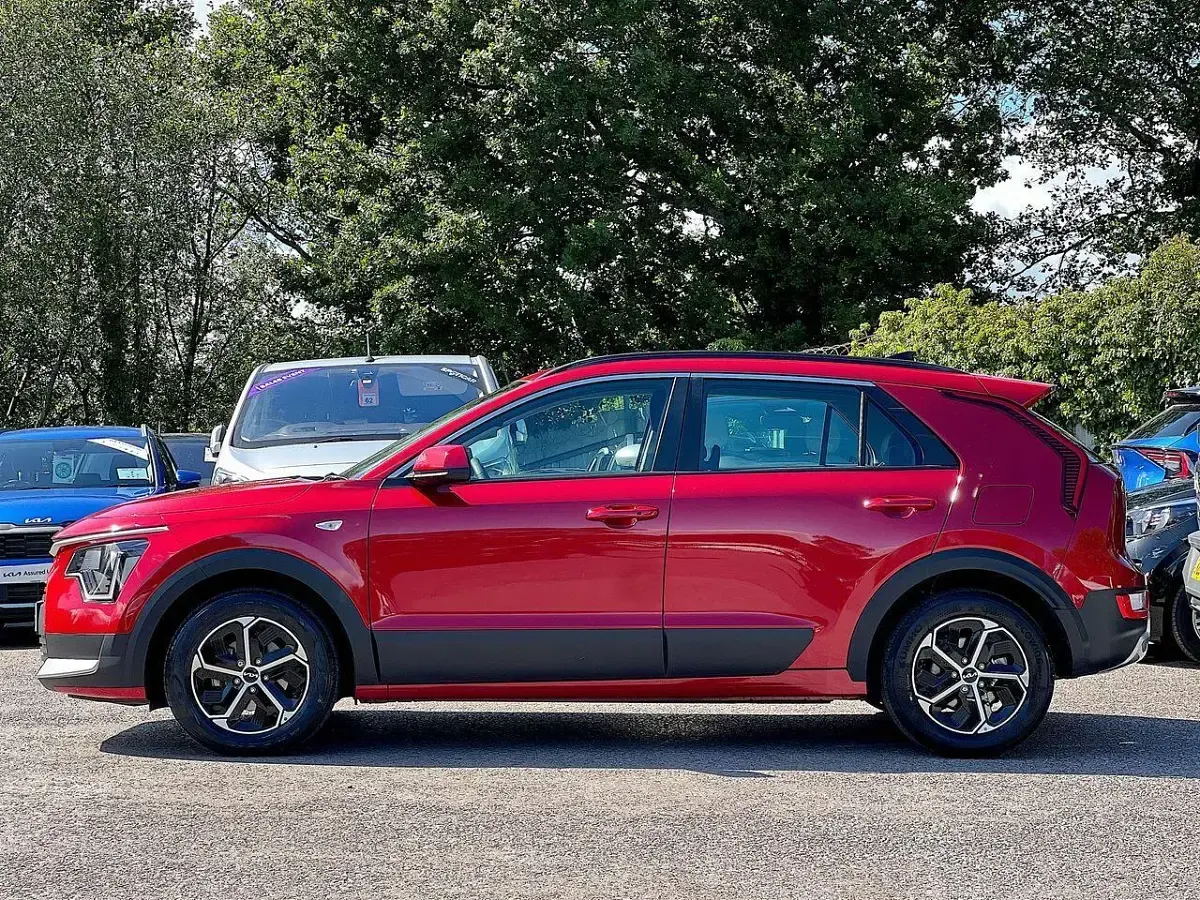 Used Kia Niro 127 HP (93 kW) 2024 Red SUV