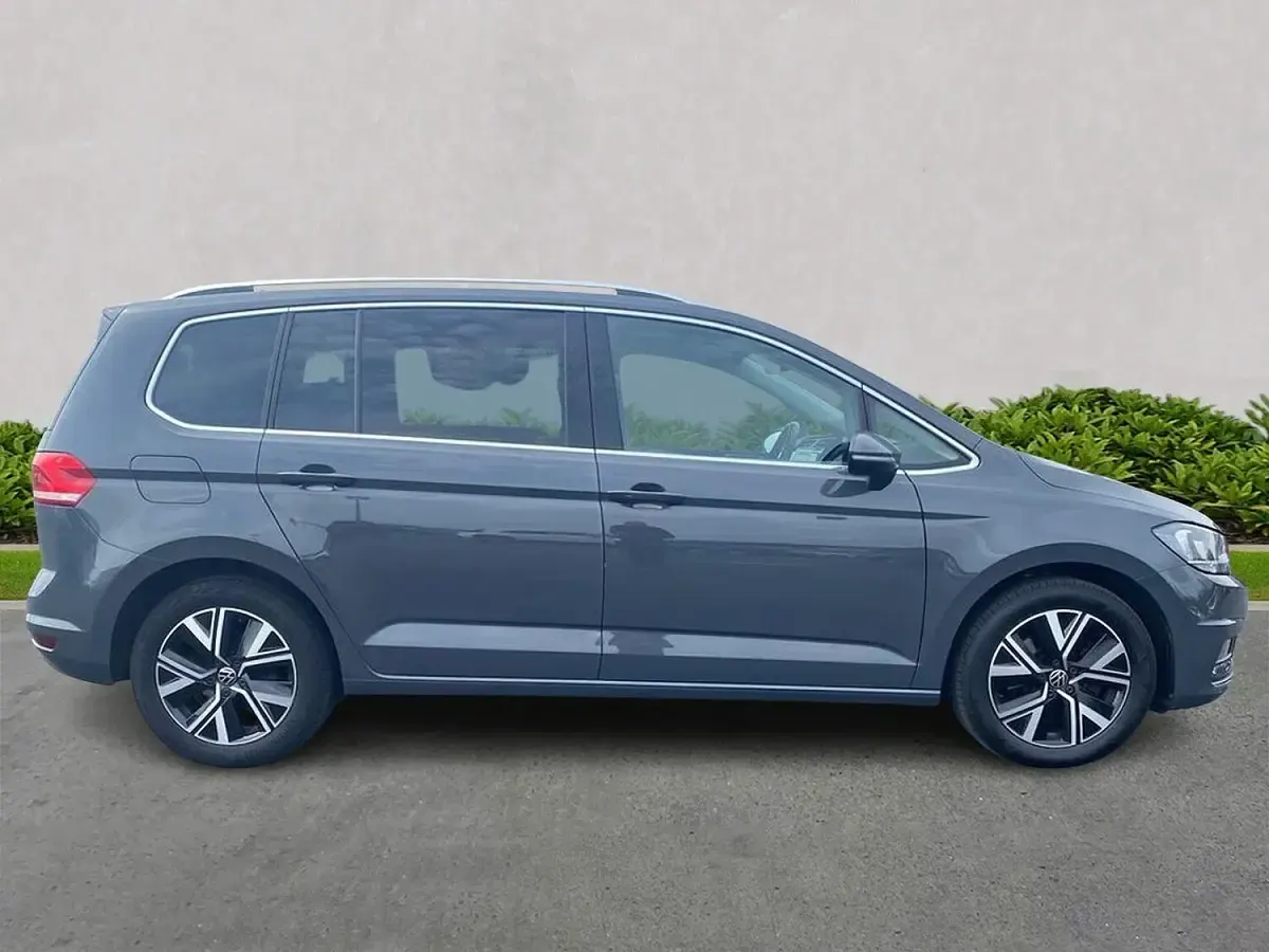 Used VW Touran SEL 150 HP (110 kW) 2022 Grey MPV