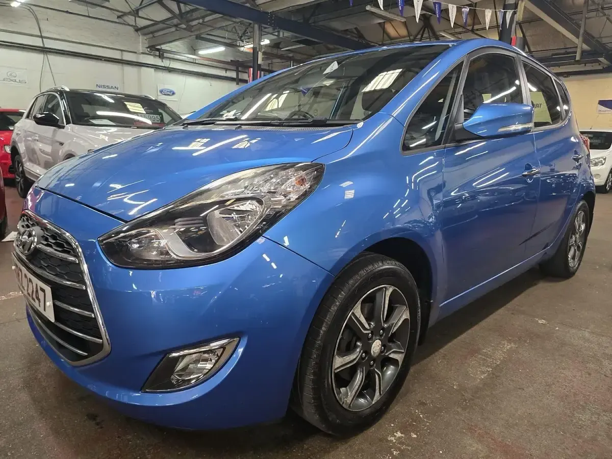 Used Hyundai ix20 SE 90 HP (66 kW) 2015 Blue Hatchback