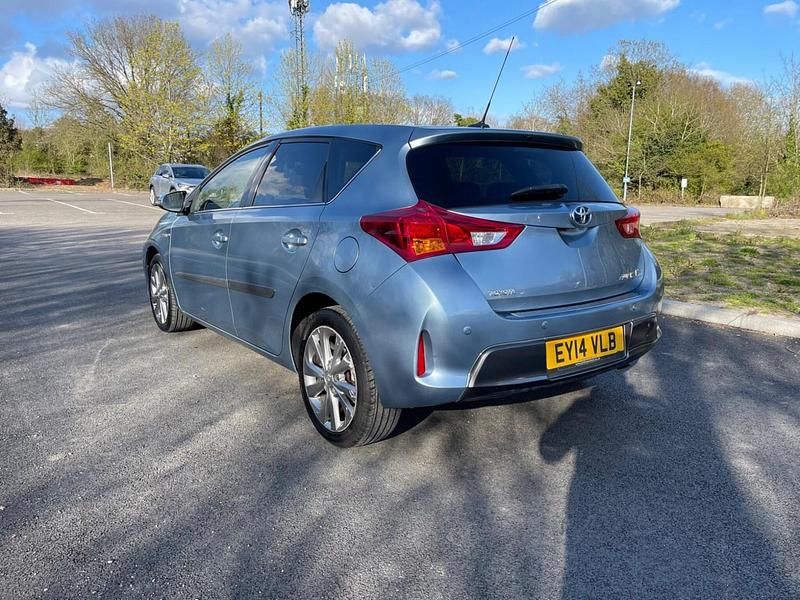 Used Toyota Auris Hybrid 2014 Blue Hatchback