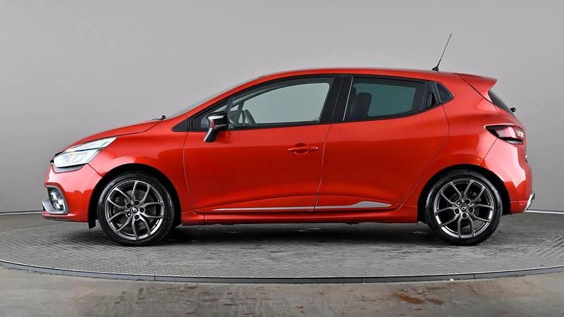 Used Renault Clio IV 200 HP (147 kW) 2016 Red Hatchback