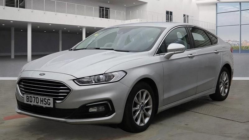 Used Ford Mondeo Zetec 180 HP (132 kW) 2020 Moondust silver Hatchback