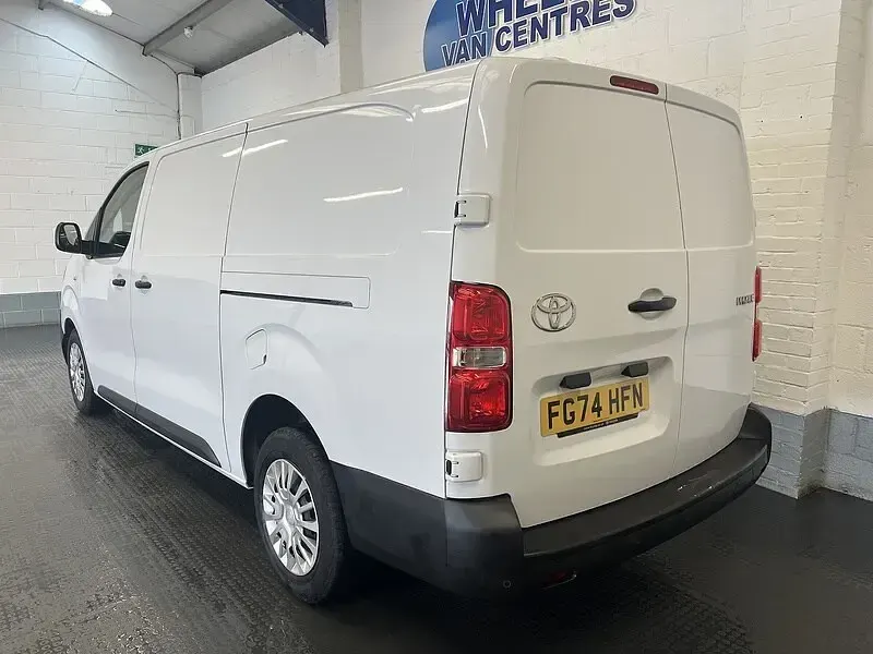 Used Toyota Proace 145 HP (106 kW) 2024 White MPV