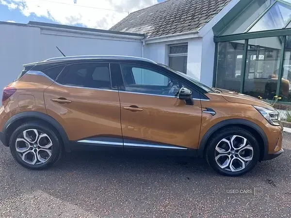 Used Renault Captur Version S 143 HP (105 kW) 2021 Orange/black SUV