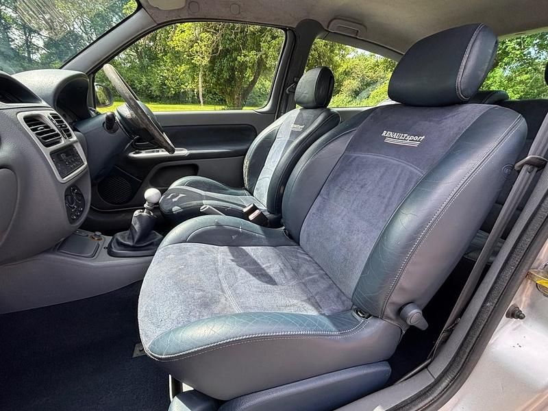 Used Renault Clio II 2001 Silver Hatchback