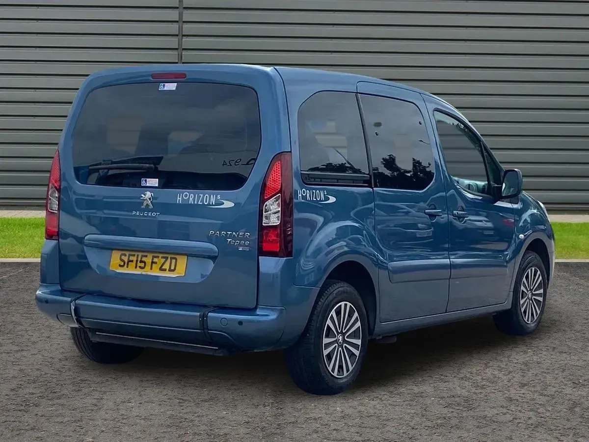 Used Peugeot Partner Tepee S 92 HP (67 kW) 2015 Blue MPV
