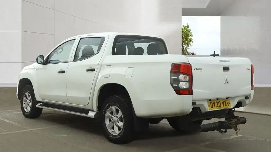 Used Mitsubishi L200 150 HP (110 kW) 2020 White Pickup