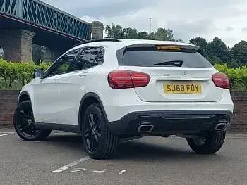 Used Mercedes GLA180 Urban 122 HP (89 kW) 2018 White SUV