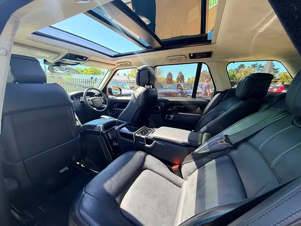 Used Land Rover Range Rover Autobiography 300 HP (220 kW) 2018 Silver SUV