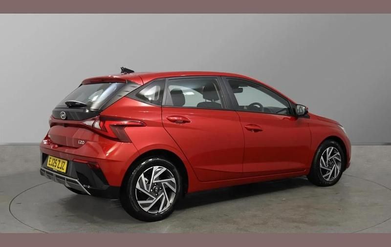 Used Hyundai i20 Advanced 100 HP (73 kW) 2025 Dragon red Hatchback
