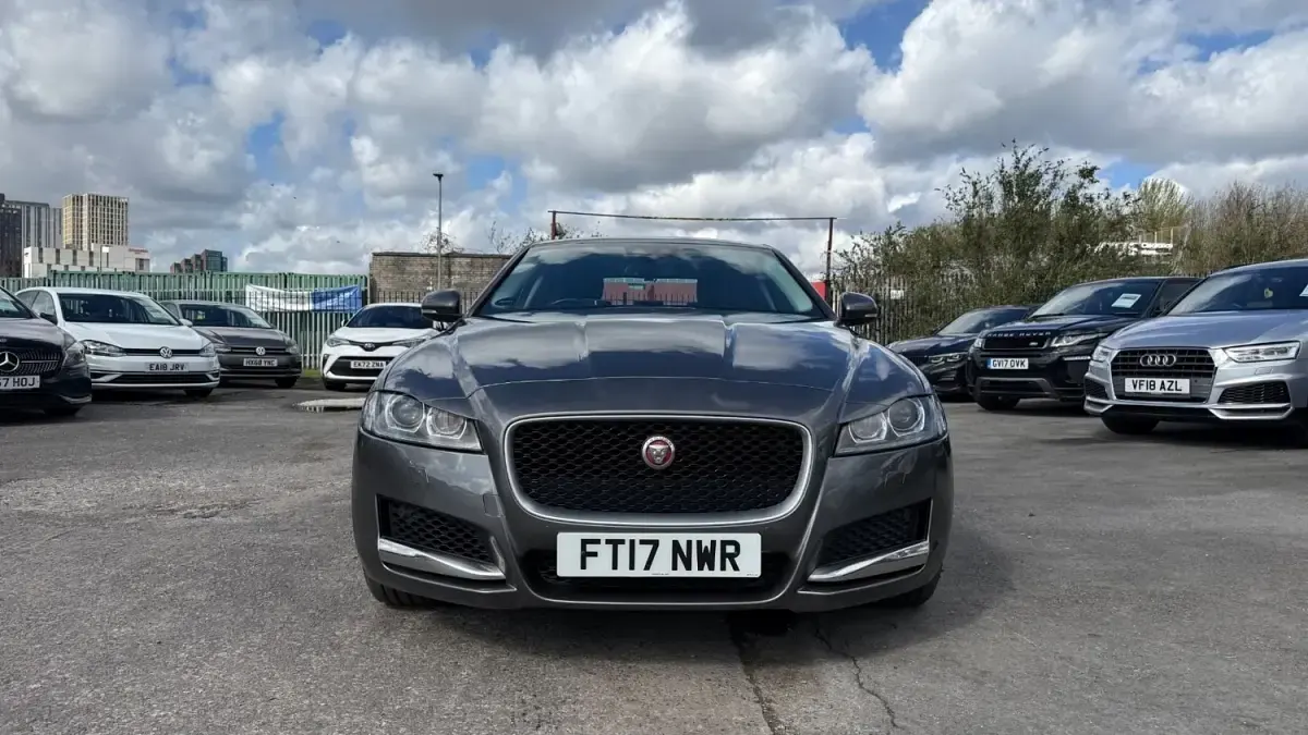 Gebraucht Jaguar XF Prestige 250 PS (183 kW) 2017 Grau Limousine
