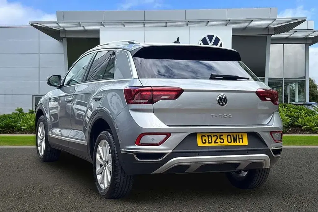 Usado VW T-Roc Style 150 HP (110 kW) 2025 Prateado SUV