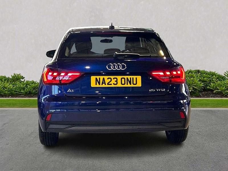 Używany Audi A1 Design 94 KM (69 kW) 2023 Niebieski SUV