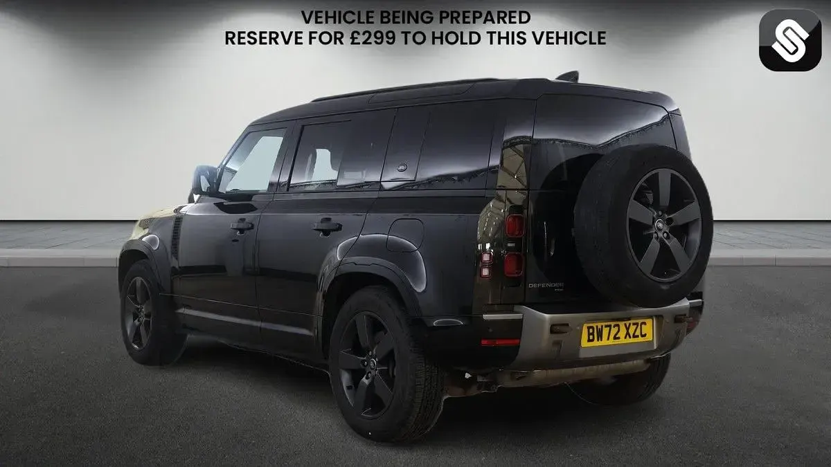 Used Land Rover Defender HSE Dynamic 404 HP (297 kW) 2023 Santorini black SUV