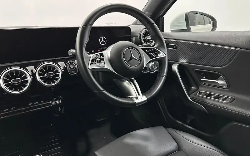 Used Mercedes A200 Executive 163 HP (119 kW) 2023 White Hatchback