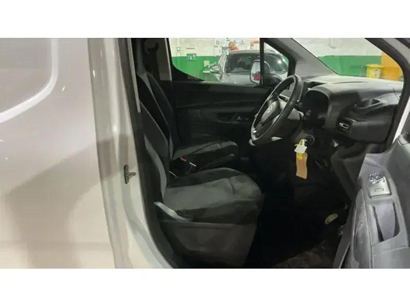 Used Vauxhall Combo Edition 75 HP (55 kW) 2019 White MPV