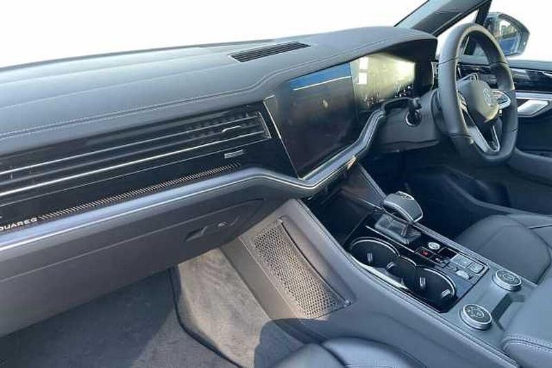 New VW Touareg Black Edition 286 HP (210 kW) 2025 White SUV